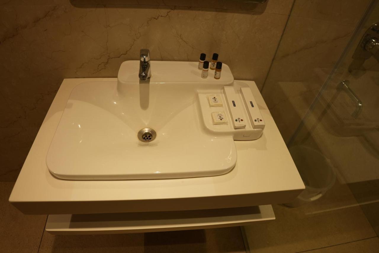 Hotel Ocean Vista Bay Βιζαχαπατνάμ Εξωτερικό φωτογραφία